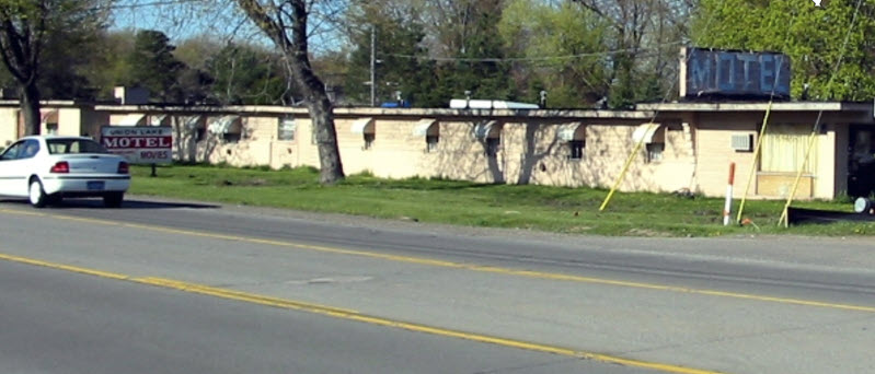 Union Lake Motel - May 2002 Zoom (newer photo)